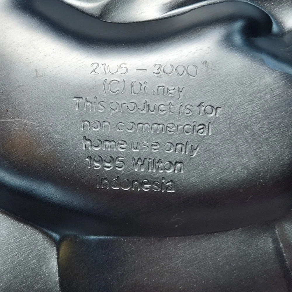 VTG WILTON Winnie The Pooh Cake Pan 1995 Disney Hunny (2105-3000)